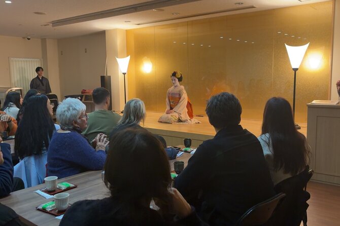 One Hour Geisha Show in Gion Kyoto - Meeting a maiko in Gion