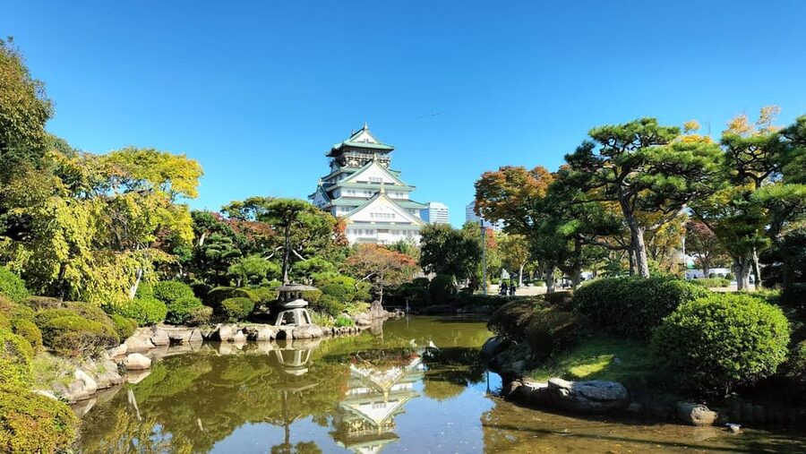 Osaka Castle Guided Tour - Walking across Osaka Castle Park