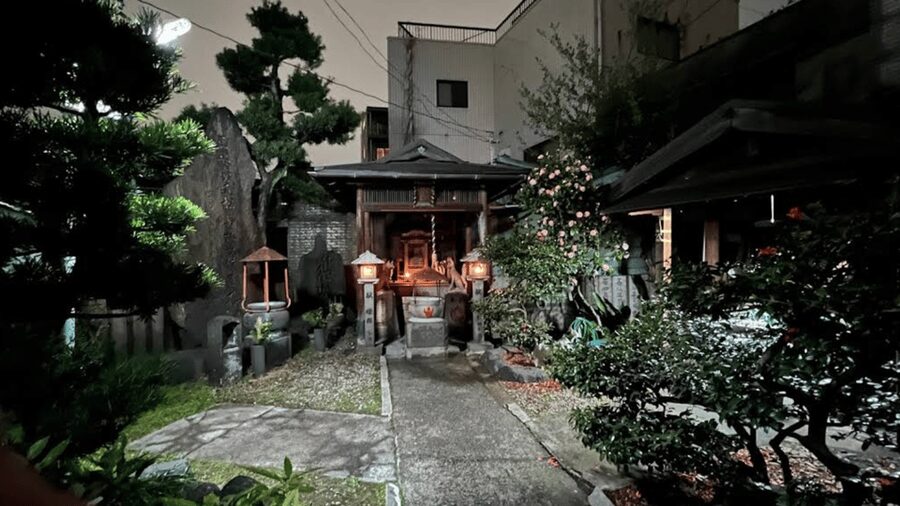 Osaka: Deep Backstreets Walking Tour with Dinner Option - Starting with retro Osaka