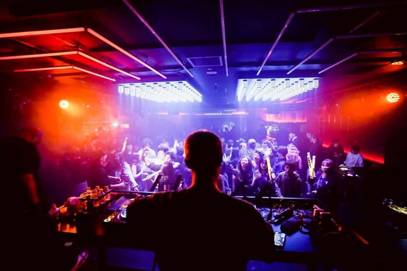 Osaka Dotonbori:GIRAFFE Nightclub Ticket with Drink/VIP Plan - What your night looks like from 10 PM to 4 AM