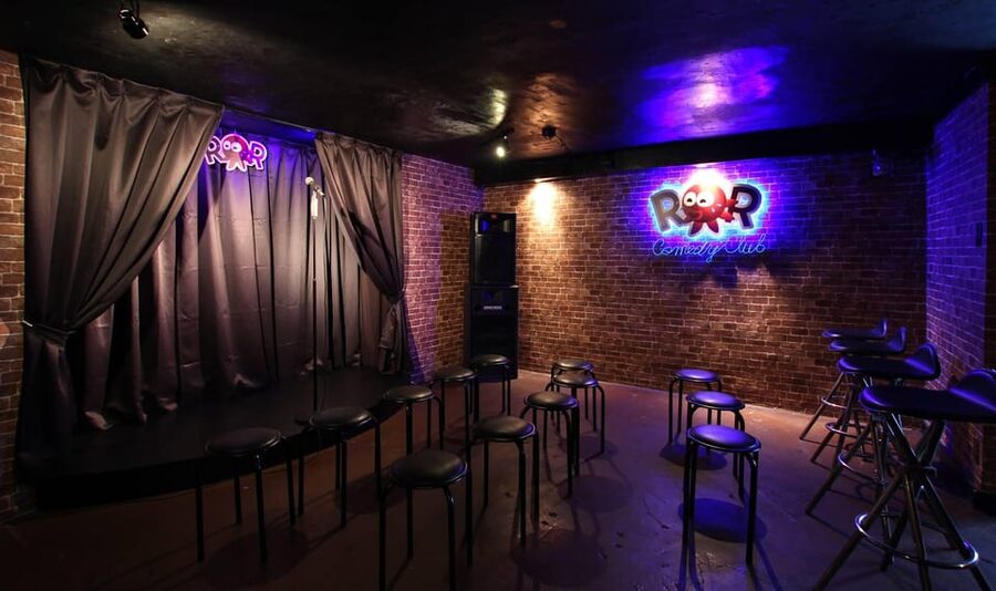 Osaka: English Stand Up Comedy Show at Osaka Comedy Club - A small English comedy room in Osaka