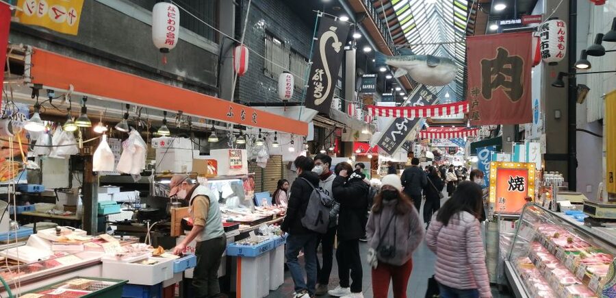 Osaka: Five Must-See Highlights Walking Tour & Ramen Lunch - Kuromon Market is best for small bites and local guidance