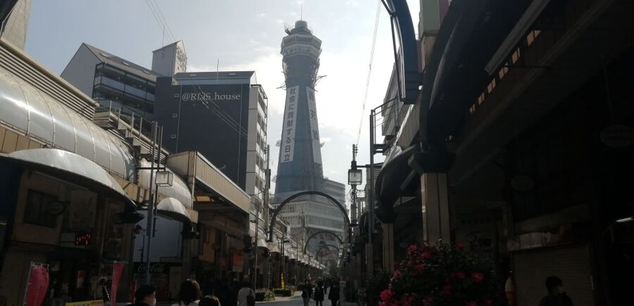 Osaka: Five Must-See Highlights Walking Tour & Ramen Lunch - Why the subway plan works, and where it takes effort