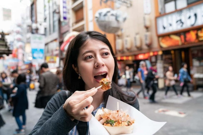 Osaka: Food Tour Kuromon Market & Dotonbori with Guide - Kuromon Market and the first taste of Osaka
