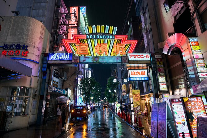 Osaka: Guided Food Tour with 12 Dishes at 4 Local Eateries - What the guides add to the meal