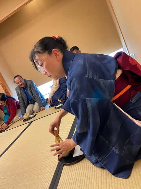 Osaka; Japanese Tea ceremony experience, Macha and Sencha - Entering the tatami room in Osaka