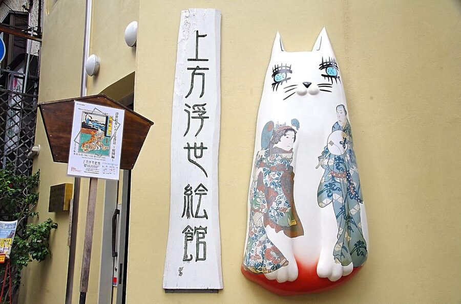 Osaka: Kamigata Ukiyo-e Museum Admission Ticket - Entering the museum in central Dotonbori
