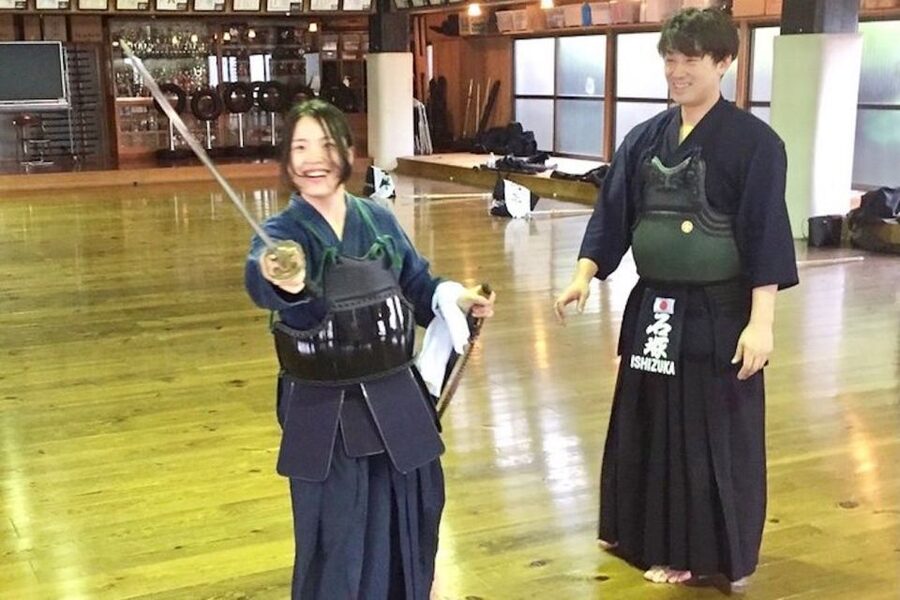 Osaka: Kendo Workshop Experience - Photos, changing clothes, and the optional Samurai meal