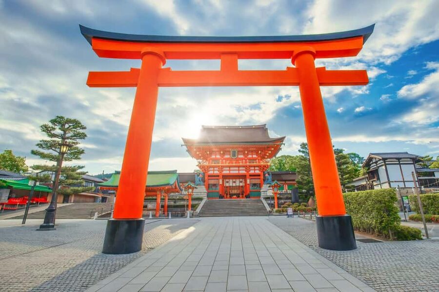 Osaka/Kyoto: Arashiyama, Nara Park, Fushimi Shrine Tour - Fushimi Inari’s red torii path