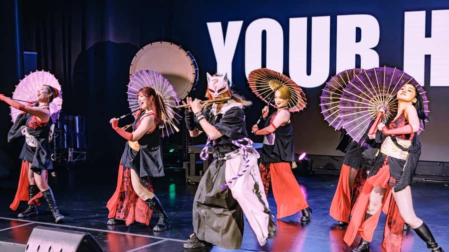 OSAKA NIGHT FUSION Japanese Taiko Kabuki Samurai Dance Show - A good evening for couples, solo visitors, and groups