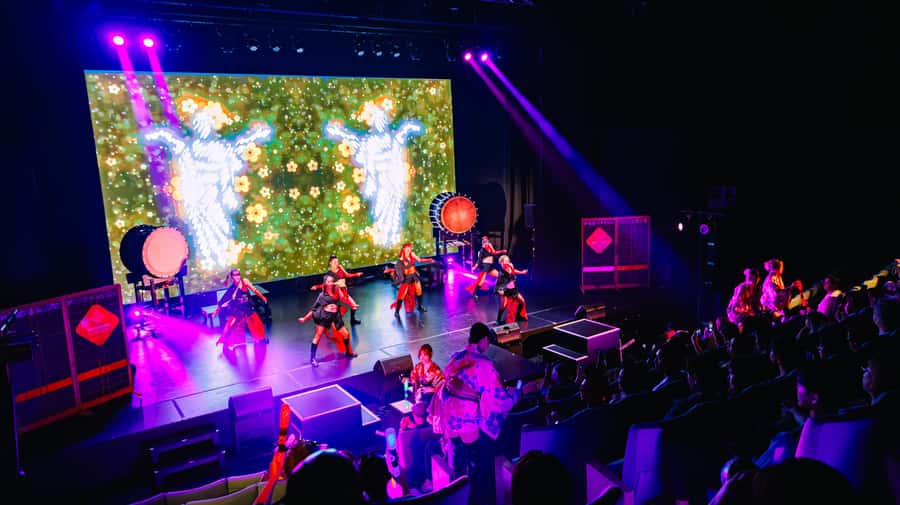 OSAKA NIGHT FUSION Japanese Taiko Kabuki Samurai Dance Show - What the show does especially well