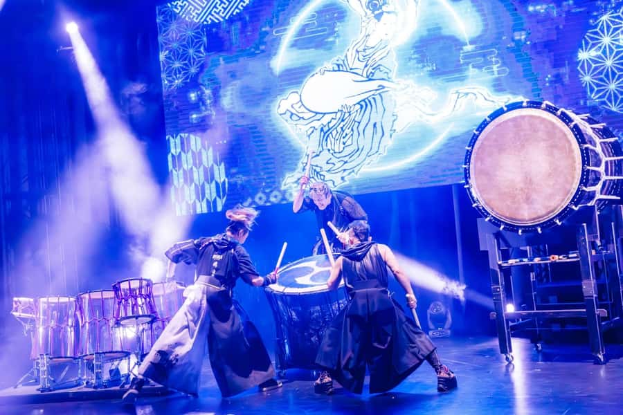 OSAKA NIGHT FUSION Japanese Taiko Kabuki Samurai Dance Show - What happens on stage