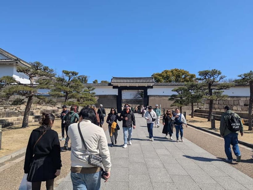 Osaka: Osaka Castle Guided Tour with Local Guide - Meeting the guide beside the castle entrance