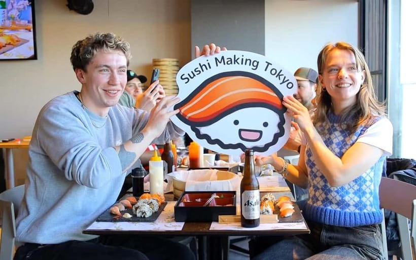 Osaka: Roll and Authentic Sushi Making Class in Dotonbori - Learning the maki roll technique