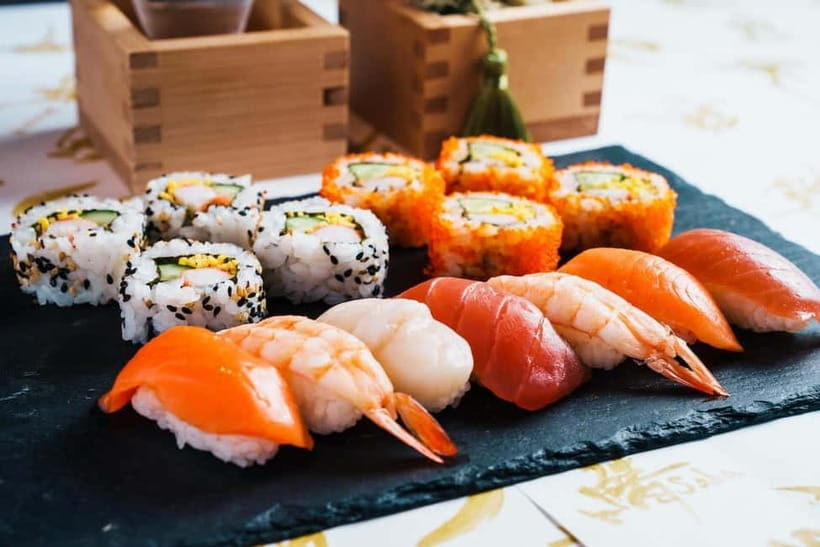 Osaka: Roll and Authentic Sushi Making Class in Dotonbori - A light introduction to sushi history