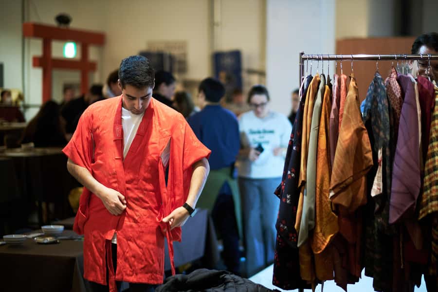 Osaka: Sumo Show & Experience w/ Optional Kimono & Hot Pot - Meeting the rikishi after the show