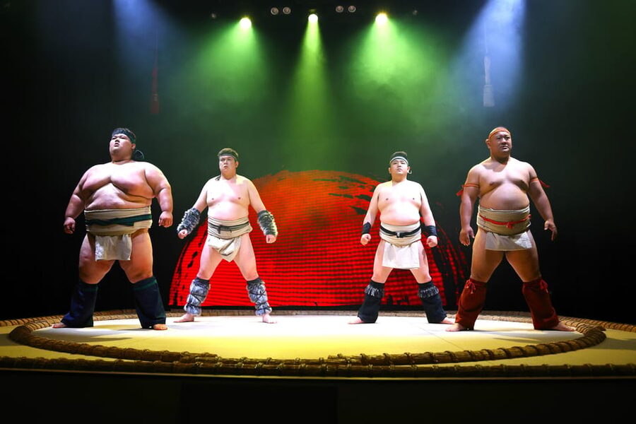 Osaka: Sumo Stage Show with Bento or Snack + Fight & Photo - The photo and the final few minutes