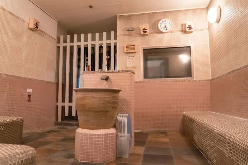 Osaka: Tennen Onsen Naniwa-no-Yu, the famous hot spring spa - A city hot spring with water from below Osaka