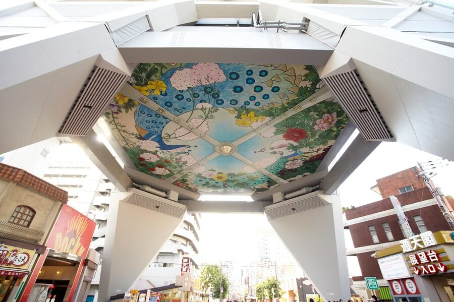 Osaka: Tsutenkaku Tower Entry Ticket - Entering the tower and heading to the Golden Observatory
