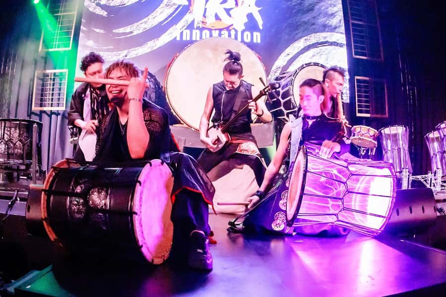 Osaka: UTAGE Japanese Taiko Live Show - The 180-centimeter taiko takes center stage