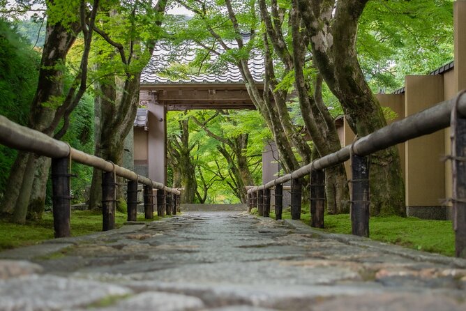Private car tour Let's uncover secrets of majestic Kyoto history - Ryoan-ji and the famous rock garden