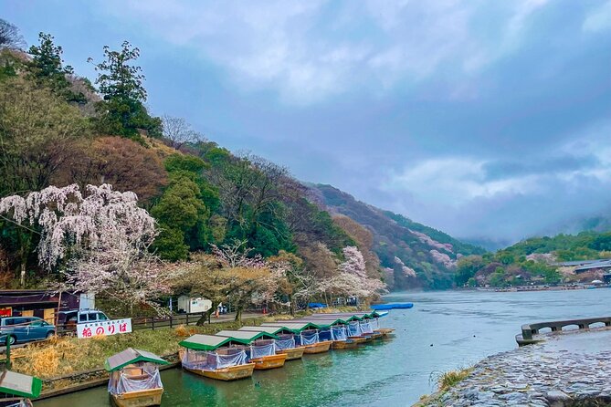 Private car tour Let's uncover secrets of majestic Kyoto history - Yasakanoto, Kinkaku-ji, and a route that needs clarification