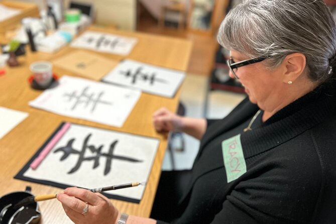 Private Japanese Calligraphy in Kyoto – Learn Shodō with a Master - Learning shodō in a Kyoto home