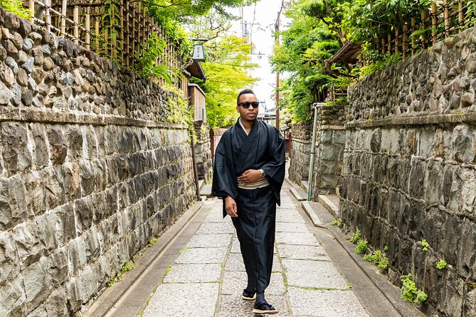 Private Photoshoot Experience in Kyoto ( Gion ) - A quieter lane with an old Kyoto feel