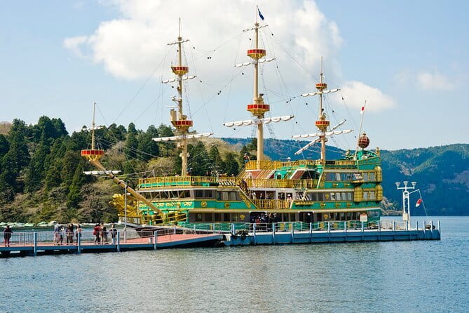Private Tour - Hakone Day Trip! A Tour to Explore All Must-Sees! - A foot bath and views at cu-mo Hakone