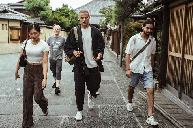 Private Walking Tour in Gion and Higashiyama - Starting in Gion, where Kyoto’s old world still feels close