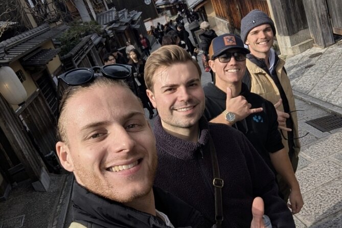 Private Walking Tour in Gion and Higashiyama - Yasaka Shrine and the final customs of the walk