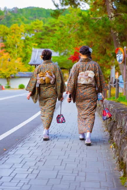 Sacred Pathways: Discover the Philosopher's Path of Kyoto - A small group makes the route easier