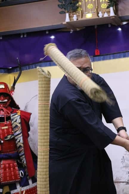 Samurai Armor & Sword experience with phot near Osaka Castle - Practicing battou, chiburui, and nottou