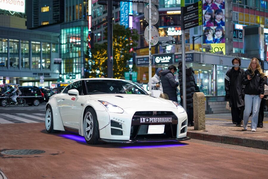 Shibuya City: Daikoku PA GT-R R35, R34, R33 or R32 Tour - What the guide adds to the experience