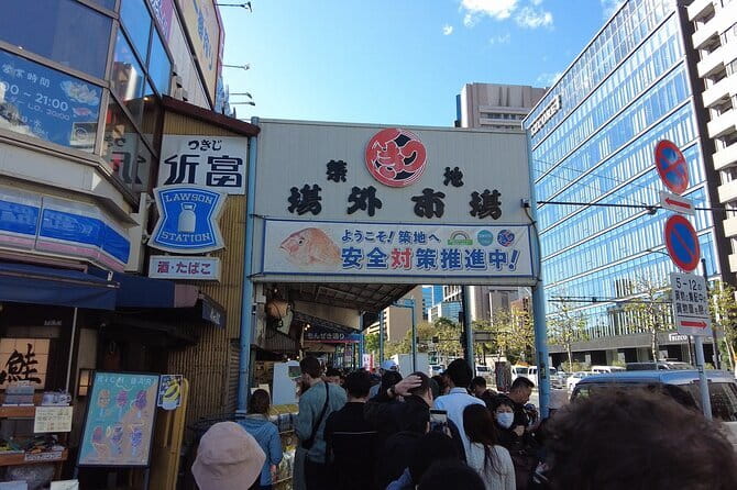 Shinjuku: Food Tour – 15 Dishes & 3 Drinks at 4 Eateries - The guides can make or break the night