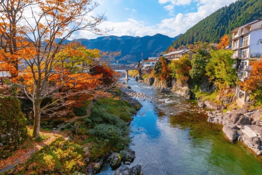 Shirakawago&HidaTakayama&GujoHachiman 1 Day Tour from Nagoya - Guide support and the pace of the day
