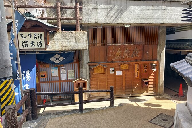 Snow Monkey Park, Soba Lunch and Shibu Onsen Tour - How the small group changes the day