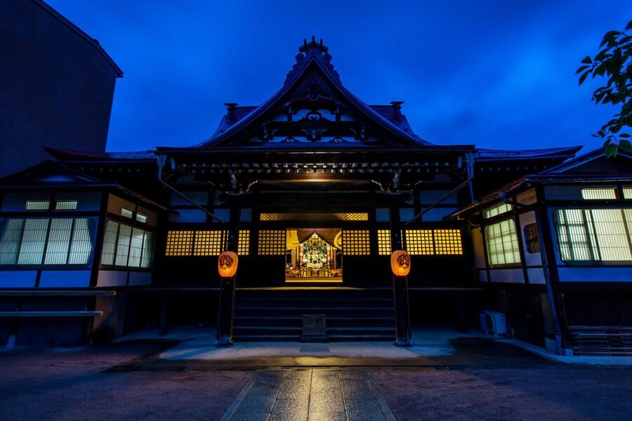 Takayama: Onigiri and miso soup making at a buddhist temple - The instructors make the difference