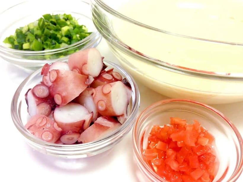 Takoyaki cooking experience in Kabukicho, Shinjuku - Following the cooking process in one hour