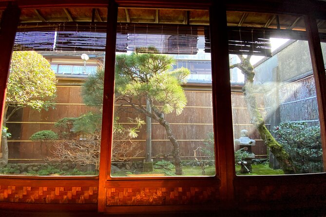 Tea ceremony and kimono experience at Kyoto, Tondaya - Getting dressed in silk kimono