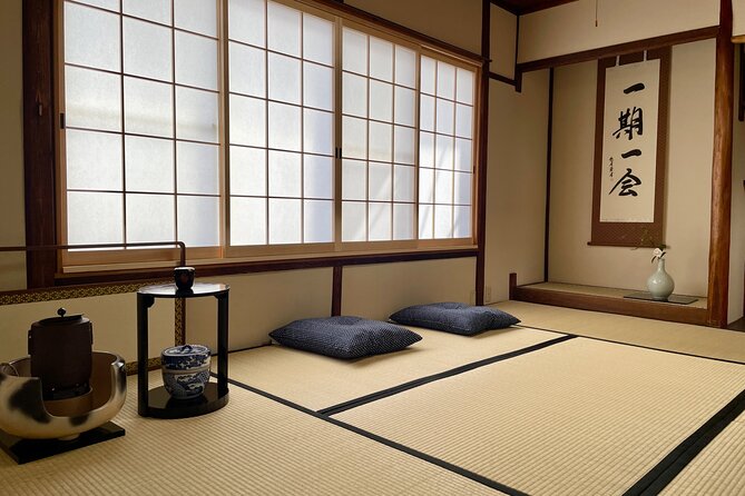 Tea ceremony by the tea master in Kyoto SHIUN AN - Sitting, stairs, and comfort