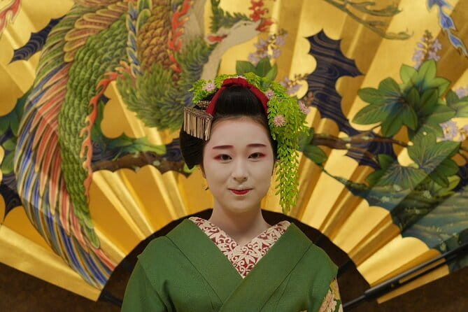 The Art of Geisha: Exclusive Show & Gion Walking Tour - The traditional game adds a playful turn