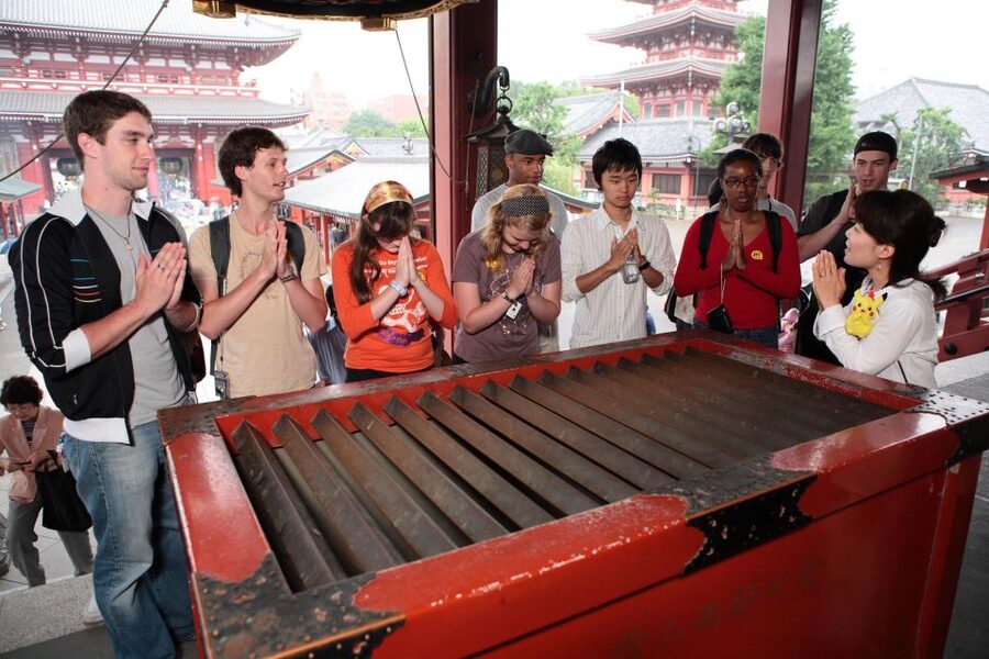 Tokyo: A Half-Day Trip Bus Tour in the Morning - What the English-speaking guides add