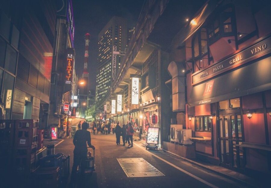 Tokyo After 5: Local Eats, Drinks & Culture Walk - Who should book this experience