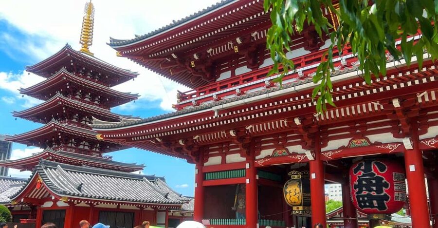 Tokyo: Asakusa and Tokyo’s Oldest Temple Senso-ji Tour - Kaminarimon Gate: an impressive start