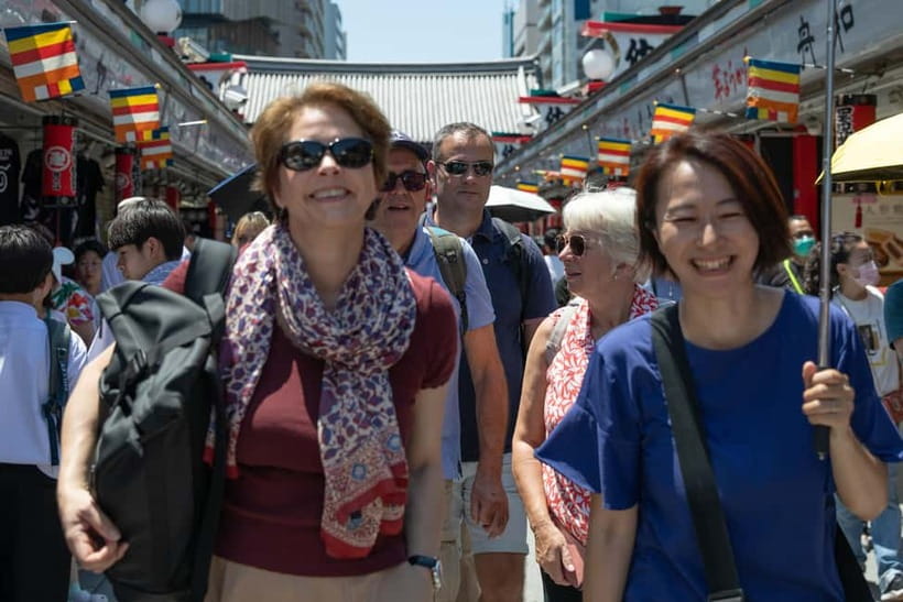 Tokyo: Asakusa Walking Tour with Sensoji Temple Visit - Kaminarimon: a dramatic entrance with useful context