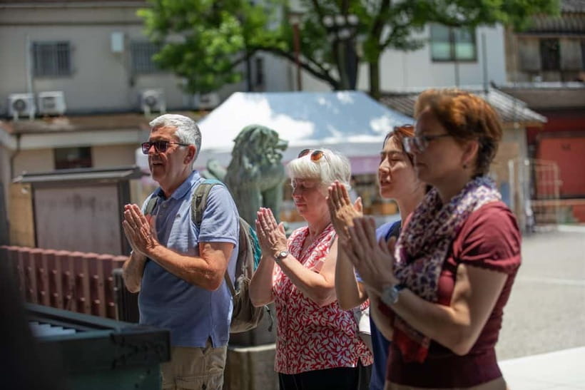 Tokyo: Asakusa Walking Tour with Sensoji Temple Visit - Asakusa Shrine and two kinds of worship