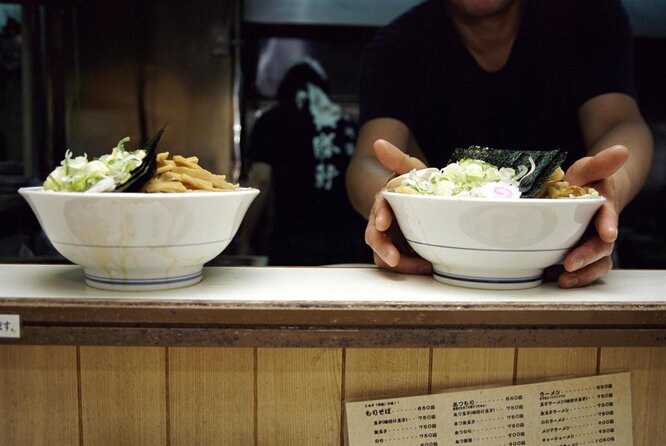 Tokyo Bar Hopping Tour in Shinjuku (All-You-Can-Drink + Dinner) - Why Shinjuku is better with a local guide at night