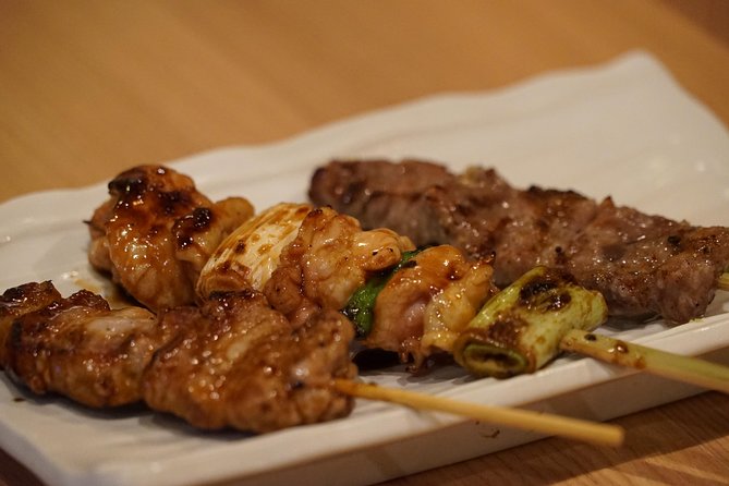 Tokyo Bar Hopping Tour in Shinjuku (All-You-Can-Drink + Dinner) - Group size, guide style, and the social side