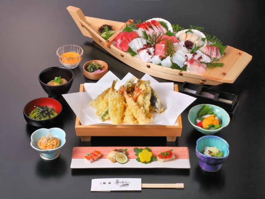 Tokyo Bay: Traditional Japanese Yakatabune Dinner Cruise - Why a yakatabune is a good Tokyo evening